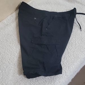 GUESS BLACK CARGO SHORTS SIZE XL.